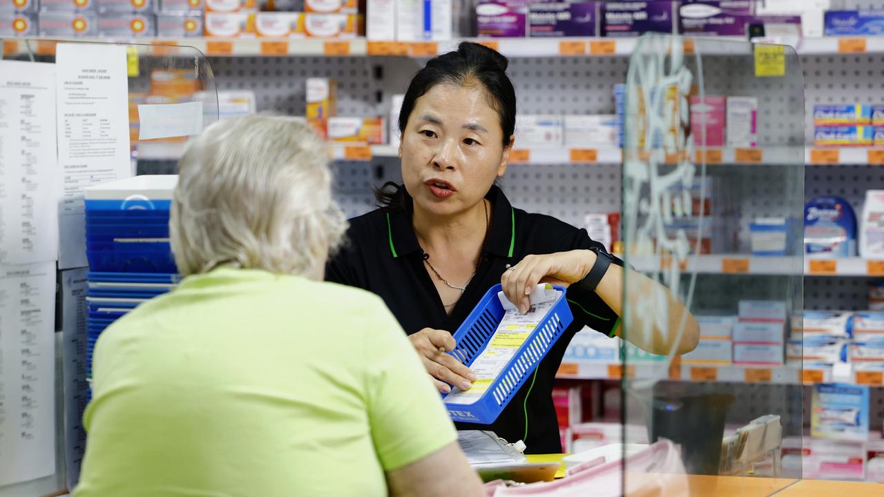 Người dân chỉ nên dùng thuốc kháng sinh và các loại thuốc chống vi sinh vật khác do nhân viên có chuyên môn và thẩm quyền kê đơn.