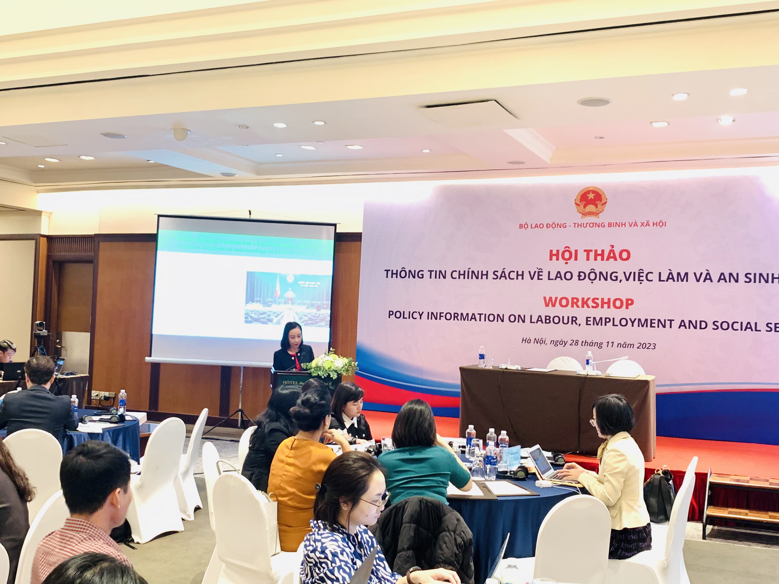 Bà Nguyễn Thị Quyên, Phó Cục trưởng Cục Việc làm, thông tin về Luật Việc làm và định hướng sửa Luật Việc làm tại hội thảo ngày 28/11.