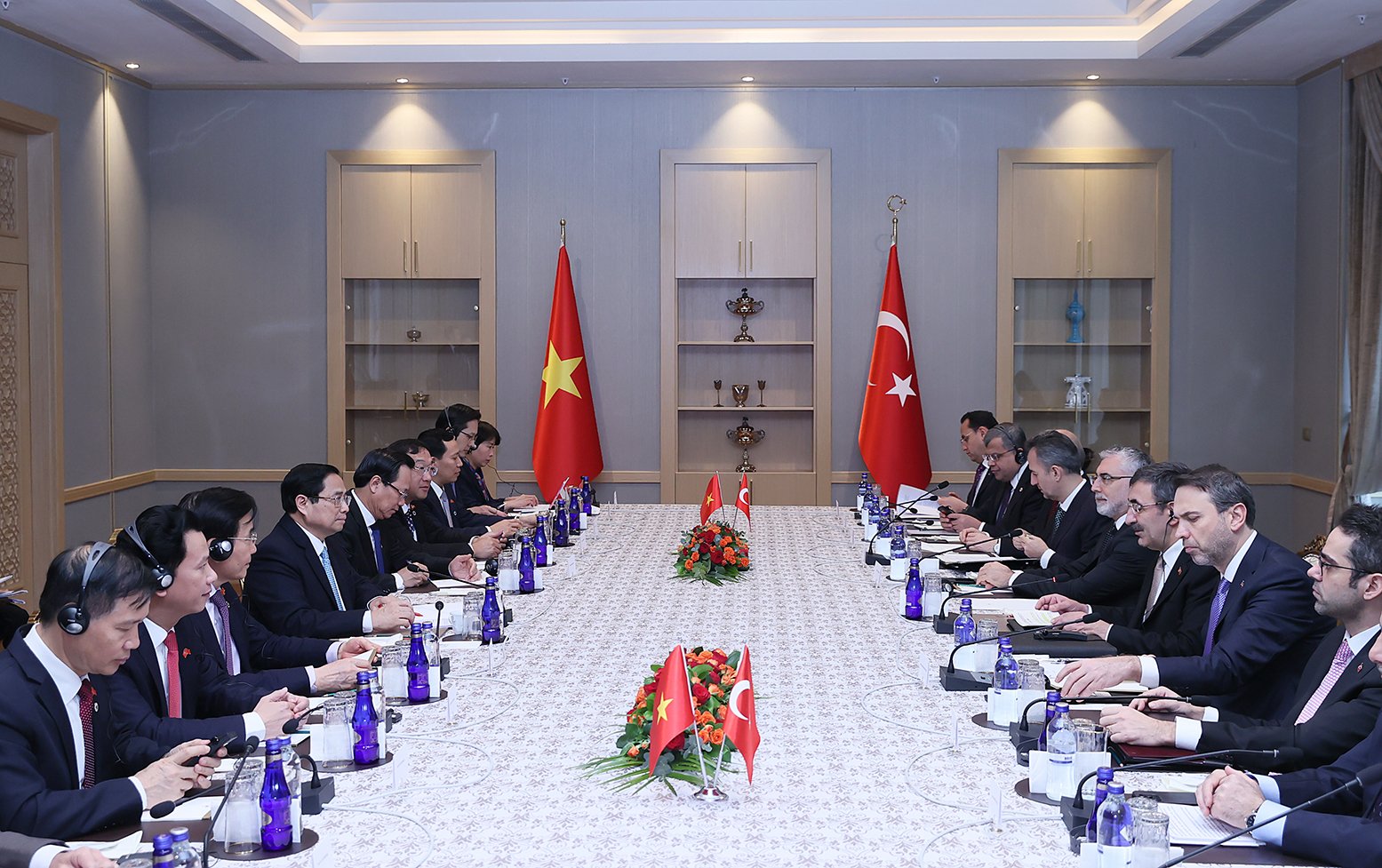 Thủ tướng Phạm Minh Chính và Phó Tổng thống Cevdet Yilmaz tiến hành hội đàm - Ảnh: VGP.