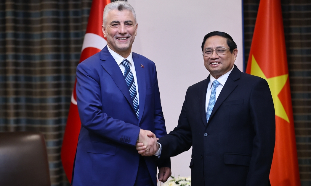 Thủ tướng Chính phủ Phạm Minh Chính tiếp Bộ trưởng Thương mại Thổ Nhĩ Kỳ Omer Bolat - Ảnh: VGP.