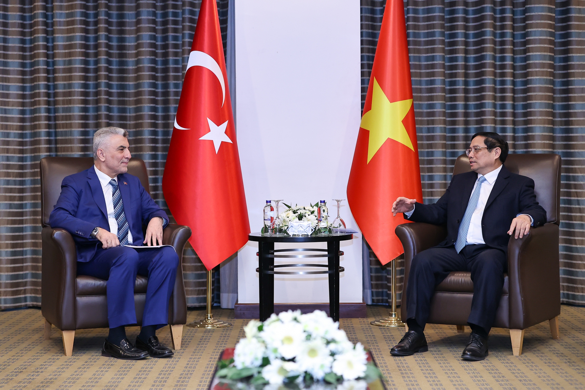 Thủ tướng Chính phủ đánh giá cao vai trò và những đóng góp của Bộ Thương mại Thổ Nhĩ Kỳ trong việc phát triển kinh tế Thổ Nhĩ Kỳ cũng như thúc đẩy hợp tác kinh tế Việt Nam - Thổ Nhĩ Kỳ - Ảnh: VGP.