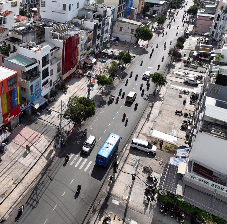 Công tác GPMB dự án metro số 2 Bến Thành - Tham Lương đến nay đã đạt 87%; riêng đoạn qua quận 3  chiếm nhiều nhất, đến 77 hộ dân chưa giải quyết xong.