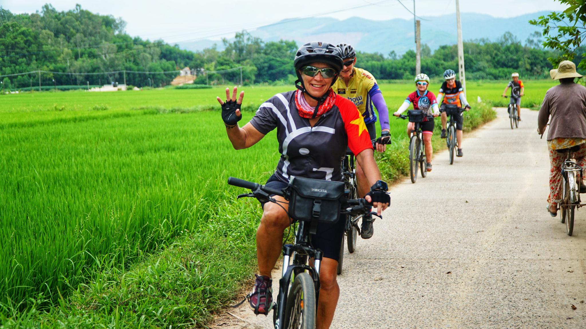 Các địa phương đã tích cực triển khai nhiều sản phẩm du lịch, hoạt động văn hóa, thể thao nhằm kích cầu du lịch.