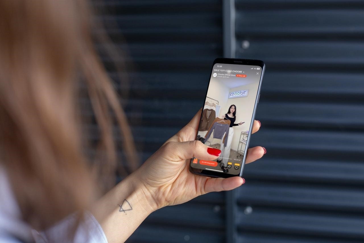 Các phiên livestream vào ngày sale số đôi của Choobe thu hút đến hơn 6.000 lượt xem qua Shopee Live.