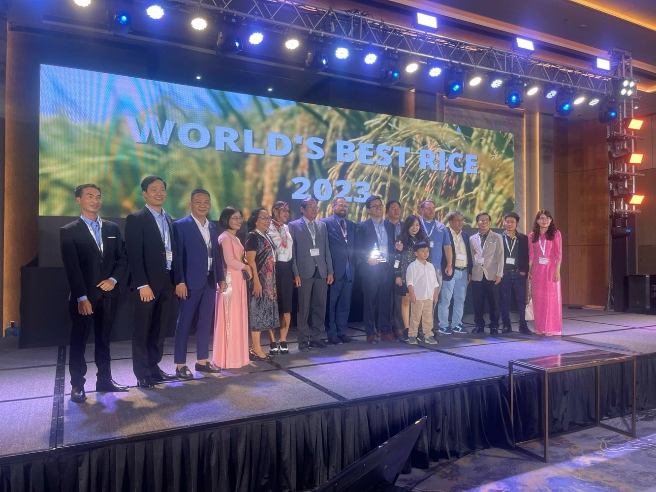 Đoàn doanh nghiệp và đại biểu Việt Nam đến Dự  Hội nghị The Rice World năm 2023 tại Philippines. 