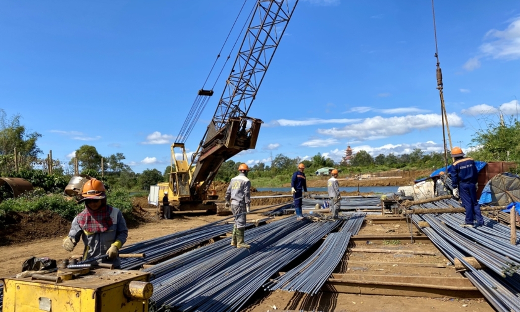 Thi công Dự án đường hành lang kinh tế phía Đông