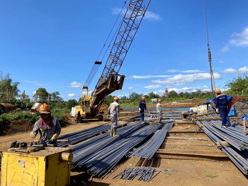 Thi công Dự án đường hành lang kinh tế phía Đông