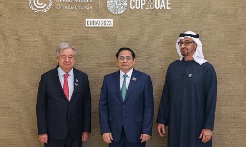 Thủ tướng tới Dubai, bắt đầu tham dự COP28 và hoạt động song phương tại UAE