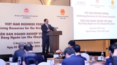 PM: Vietnam gives top priority to green transition