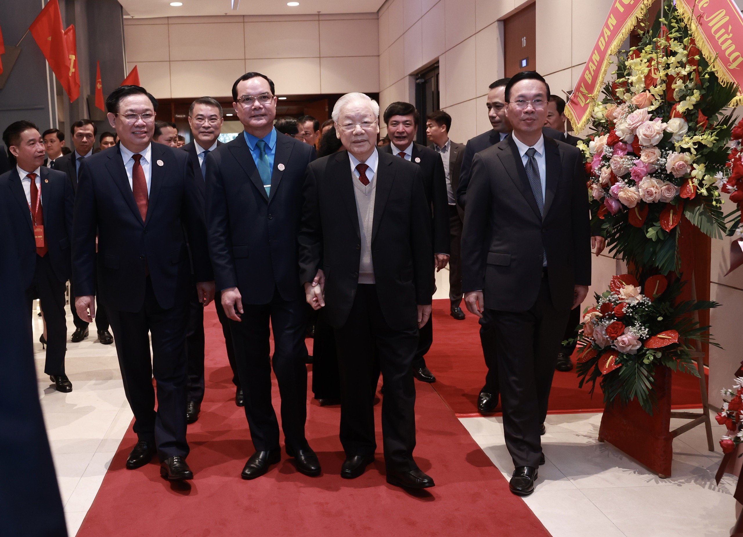 Tổng B&iacute; thư Nguyễn Ph&uacute; Trọng c&ugrave;ng c&aacute;c l&atilde;nh đạo Đảng, Nh&agrave; nước tới dự phi&ecirc;n họp trọng thể Đại hội XIII C&ocirc;ng đo&agrave;n Việt Nam, nhiệm kỳ 2023-2028.