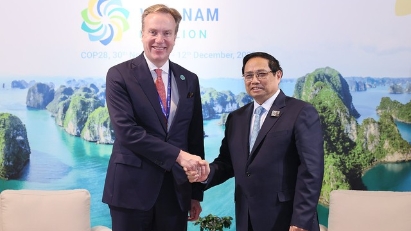 Prime Minister meets with WEF President and HSBC Chief Executive