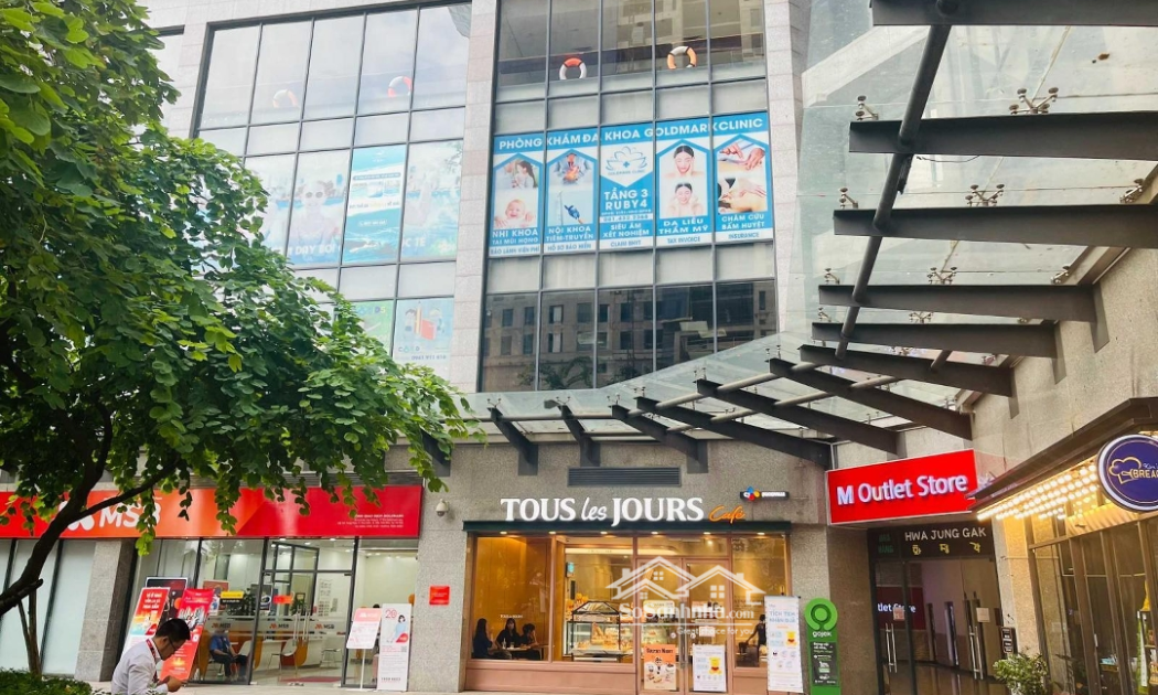 Trung tâm thương mại khối đế các tòa chung cư tập trung tại các khu đô thị phía tây Hà Nội luôn có tỷ lệ lấp đầy 100%.