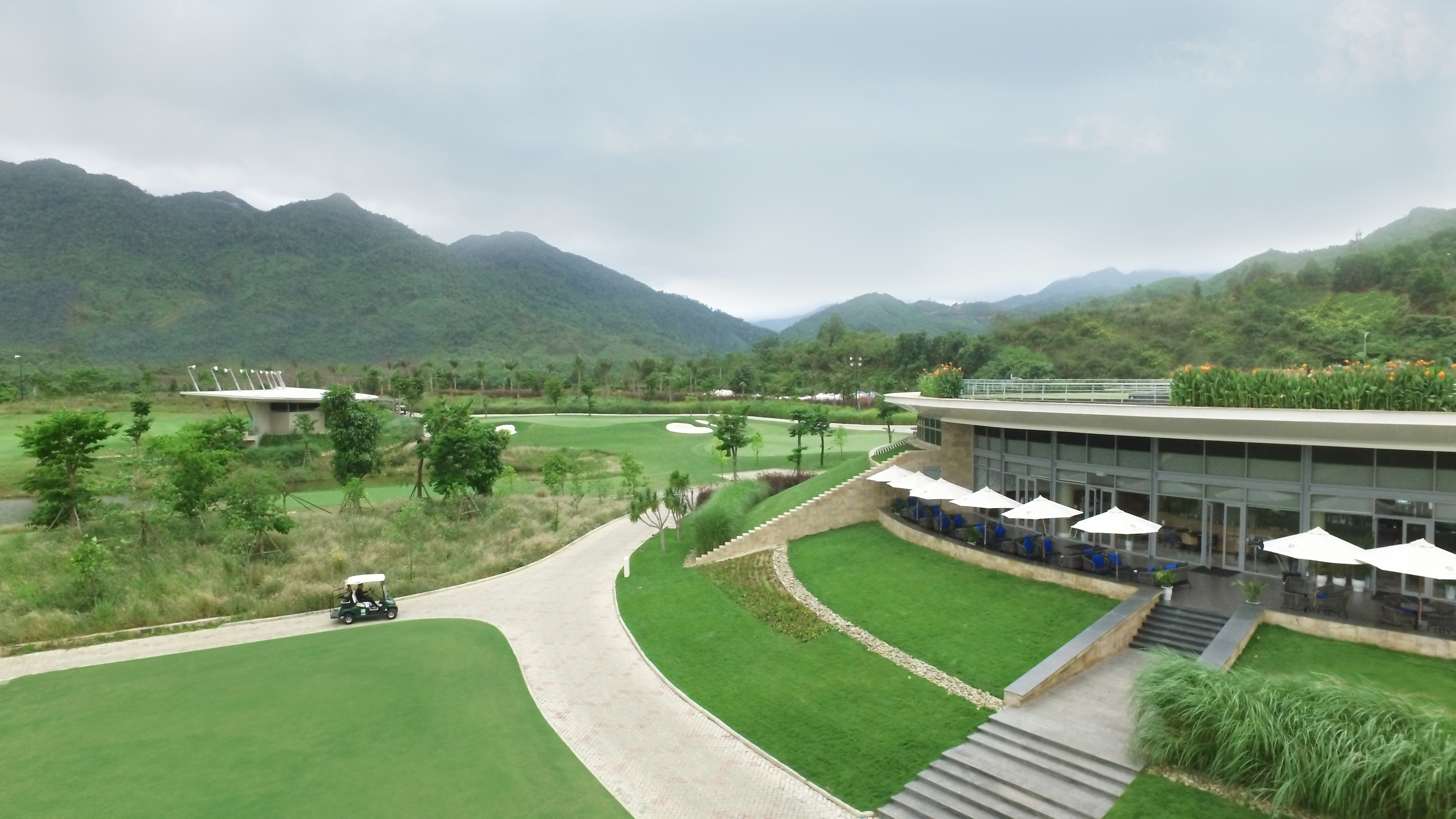 Các sân golf ở miền Trung hầu hết có chất lượng tốt, đẳng cấp quốc tế do những golfer nổi tiếng quốc tế thiết kế. Ảnh: Bà Nà Hills Golf Club