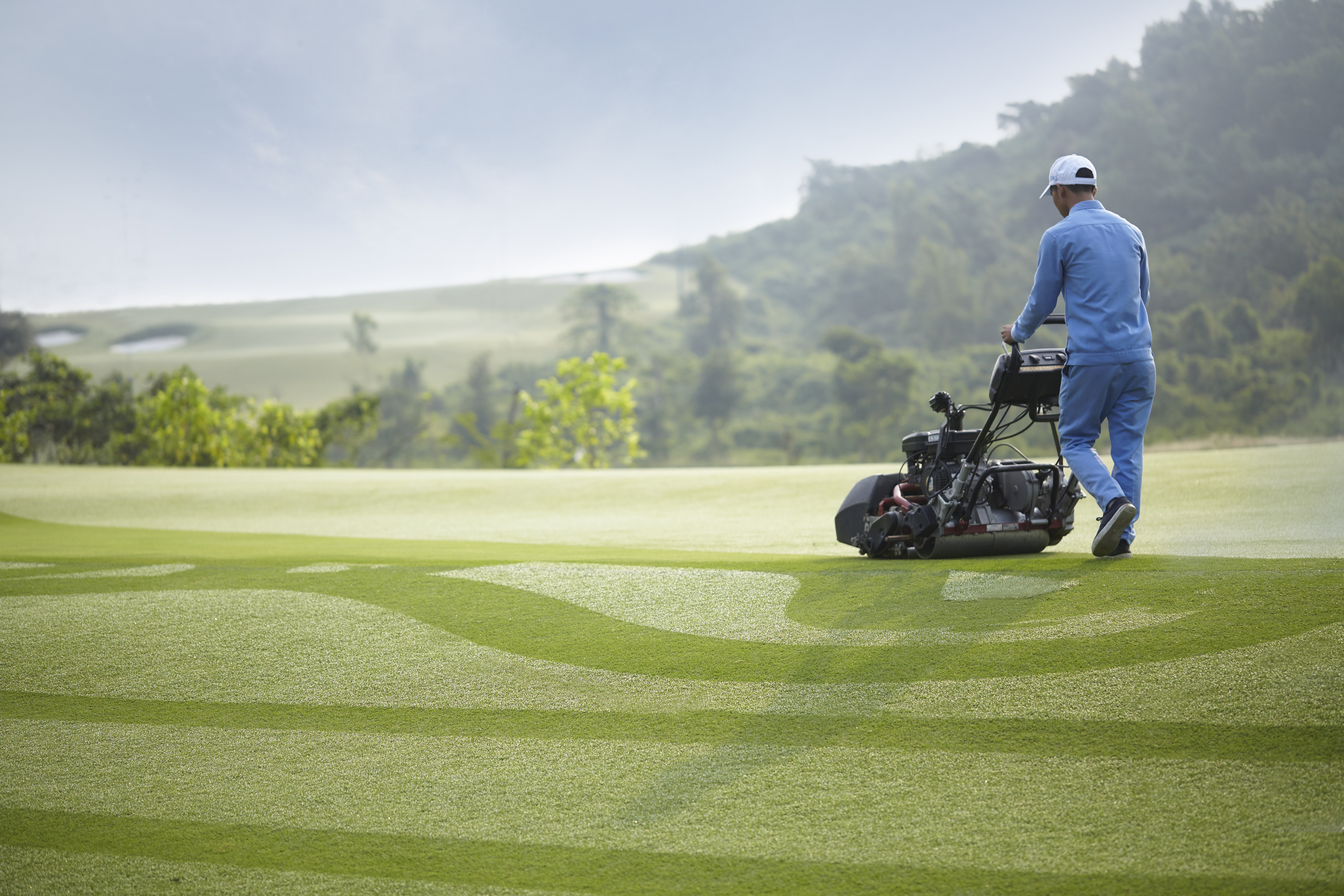 Những sân golf nằm giữa những dãy núi trùng điệp, mang đến cảm giác chinh phục, hân hoan và háo hức cho mọi golf thủ.