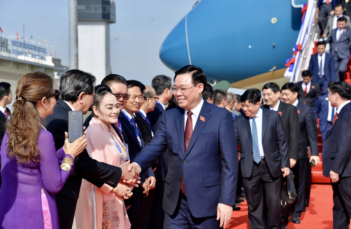 Ch&agrave;o đ&oacute;n Chủ tịch Quốc hội Vương Đ&igrave;nh Huệ v&agrave; Đo&agrave;n đại biểu cấp cao Quốc hội Việt Nam. Ảnh: Quốc hội.&nbsp;