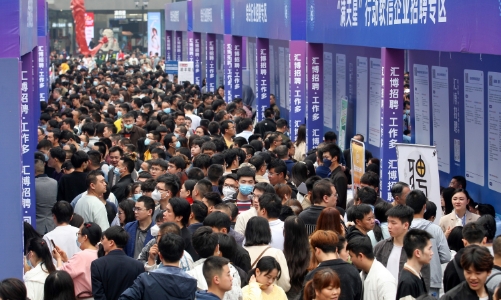 Kinh tế giảm tốc, thanh niên Trung Quốc đua nhau bỏ phố về quê