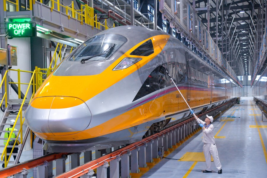 Phó Thủ tướng cũng yêu cầu các cơ quan nghiên cứu, đề xuất cơ chế chính sách "đặc thù đặc biệt cả gói" khi đầu tư siêu dự án này.