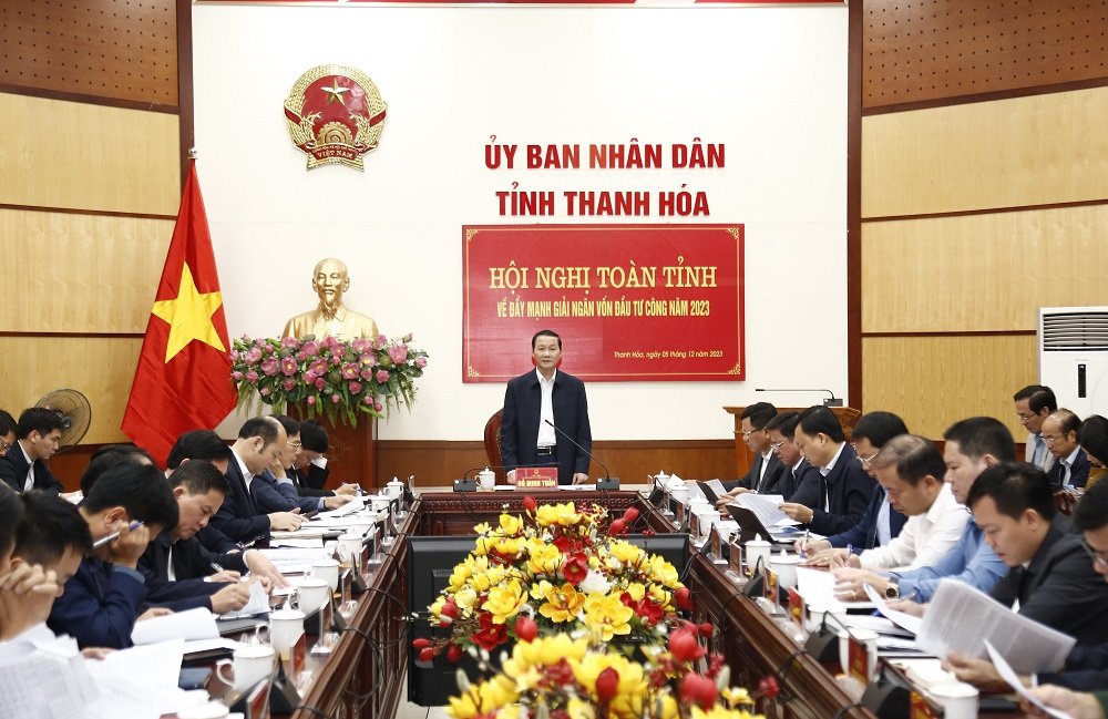 Chủ tịch UBND tỉnh Thanh H&oacute;a Đỗ Minh Tuấn ph&aacute;t biểu tại hội nghị