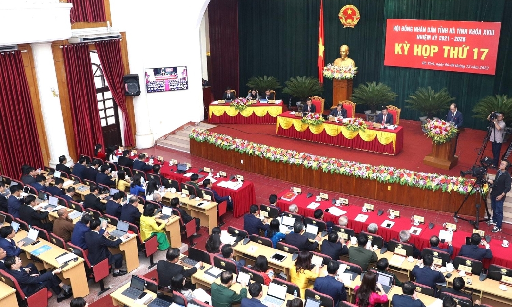 Toàn cảnh kỳ họp ngày 6/12 (Ảnh - Báo Hà Tĩnh)