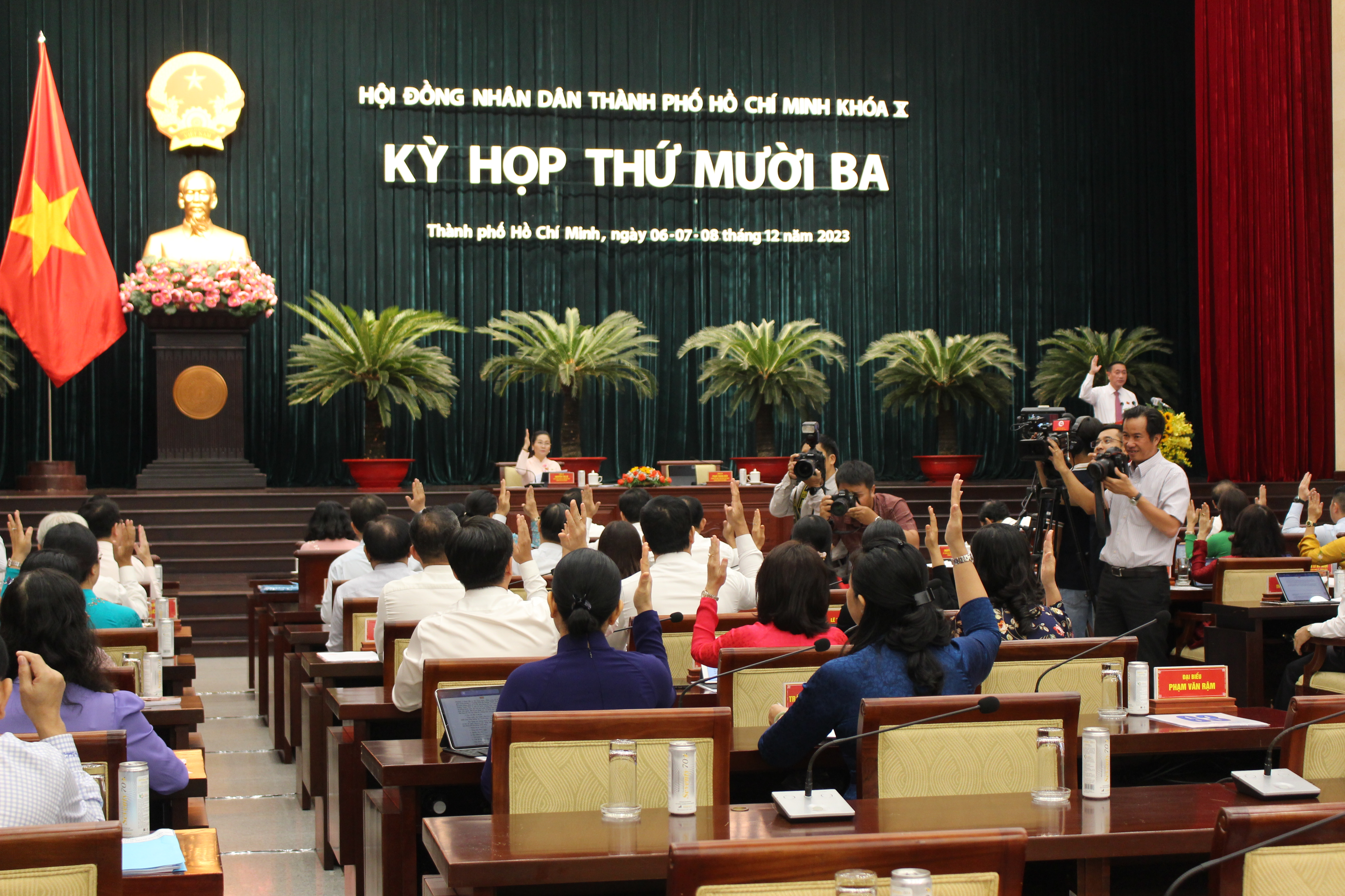 Toàn cảnh kỳ họp HĐND TP.HCM khoá X lần thứ 13 sáng ngày 6/12 - Ảnh: Thành Nhân
