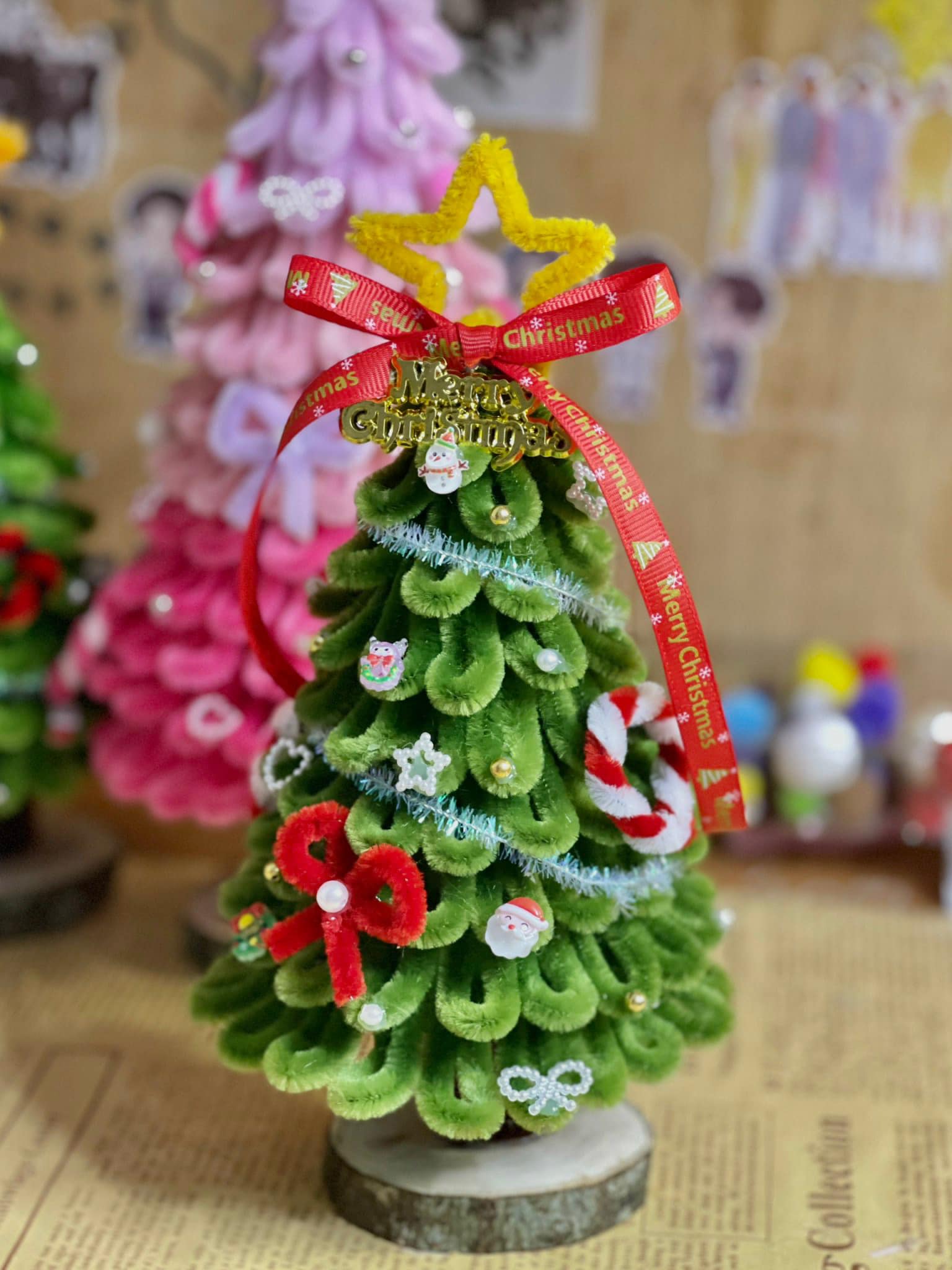 Cây thông làm từ kẽm nhung đang là mốt và việc tự làm cây thông từ chất liệu này trở thành trào lưu.