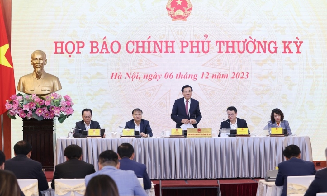 Bộ trưởng, Chủ nhiệm Văn phòng Chính phủ Trần Văn Sơn chủ trì buổi họp báo.