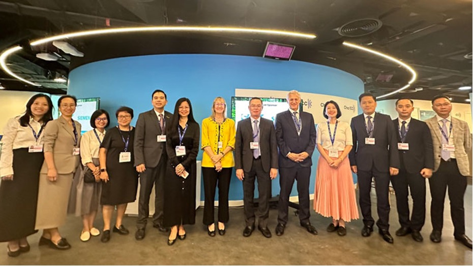 Đo&agrave;n C&ocirc;ng t&aacute;c VietinBank v&agrave; Đo&agrave;n C&ocirc;ng t&aacute;c Standard Chartered tại cuộc gặp song phương trong khu&ocirc;n khổ COP28.