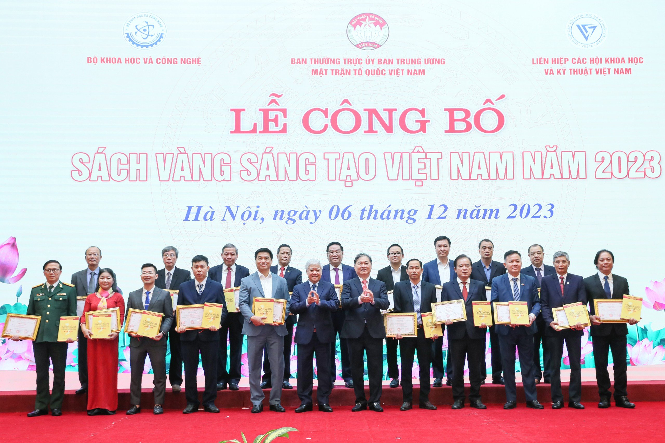 Tôn vinh các tác giả, nhóm tác giả tiêu biểu có các công trình đóng góp hiệu quả trong hoạt động khoa học công nghệ.
