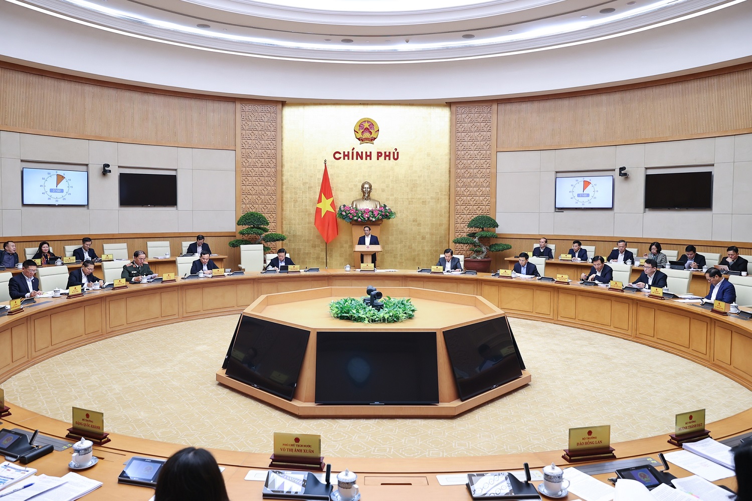 Thủ tướng yêu cầu phấn đấu đạt mức cao nhất các chỉ tiêu chưa đạt trong kế hoạch năm 2023. Ảnh: VGP.