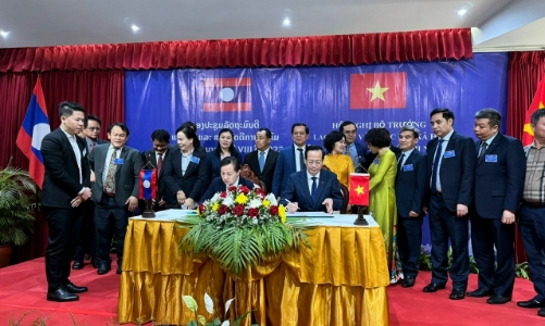 Đề nghị Lào tạo điều kiện tiếp nhận lao động Việt Nam sang làm việc 