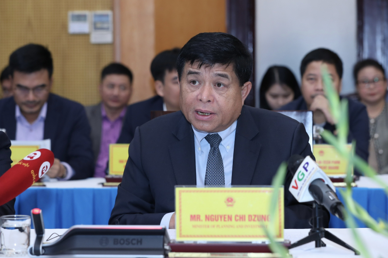 Bộ trưởng Nguyễn Chí Dũng mong muốn Hiệp hội Công nghiệp bán dẫn Hoa Kỳ hợp tác với Việt Nam trong đào tạo, phát triển 50.000 nhân lực cho ngành đến năm 2030.