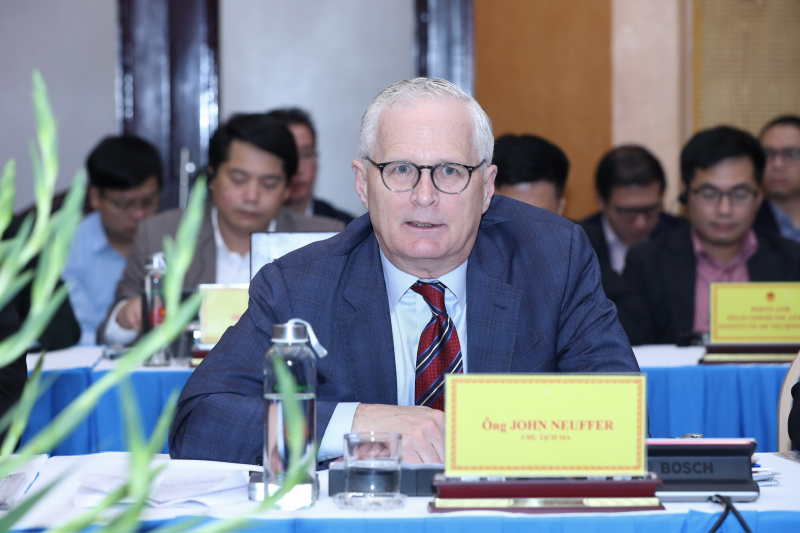 Chủ tịch Hiệp hội Công nghiệp bán dẫn Hoa Kỳ John Neuffer phát biểu.