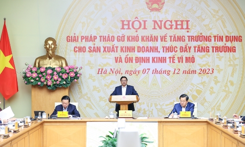 Thủ tướng: Lúc khó khăn, doanh nghiệp bất động sản vẫn muốn giữ giá bán thì đã có trách nhiệm chung chưa?