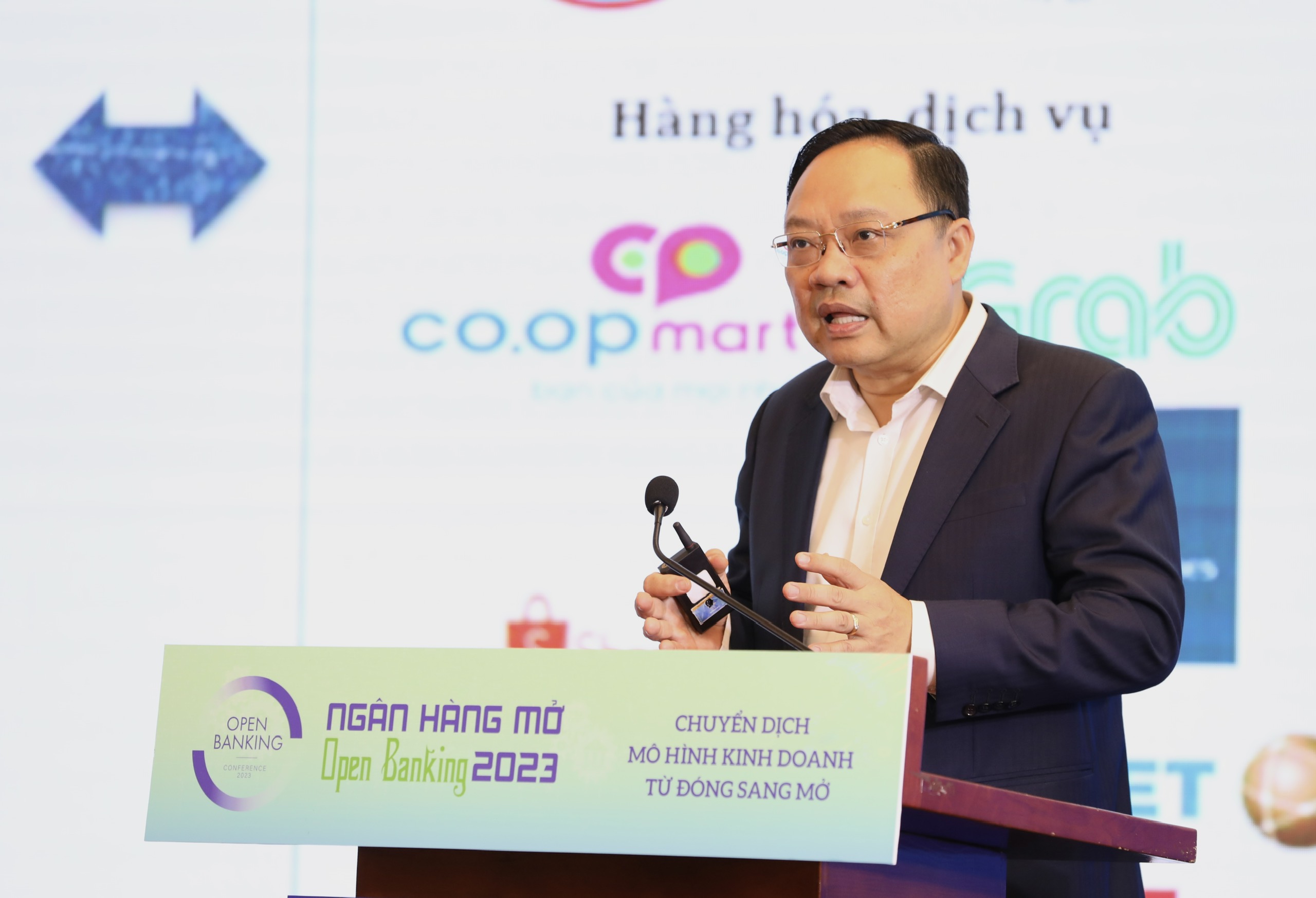 Ông Phạm Anh Tuấn, Vụ trưởng Vụ Thanh toán, cho  biết  ngành ngân hàng đã không ngừng hoàn thiện khuôn khổ pháp lý, tạo hệ sinh thái đồng bộ cho các ngân hàng và công ty Fintech phát triển, cung ứng sản phẩm dịch vụ tài chính trên nền tảng công nghệ số để gia tăng khả năng tiếp cận dịch vụ tài chính của người dân và doanh nghiệp; hạ tầng chuyển đổi số và cung ứng dịch vụ ngày càng hiện đại, rộng khắp; hệ sinh thái số tăng cường tiếp cận, trải nghiệm khách hàng.