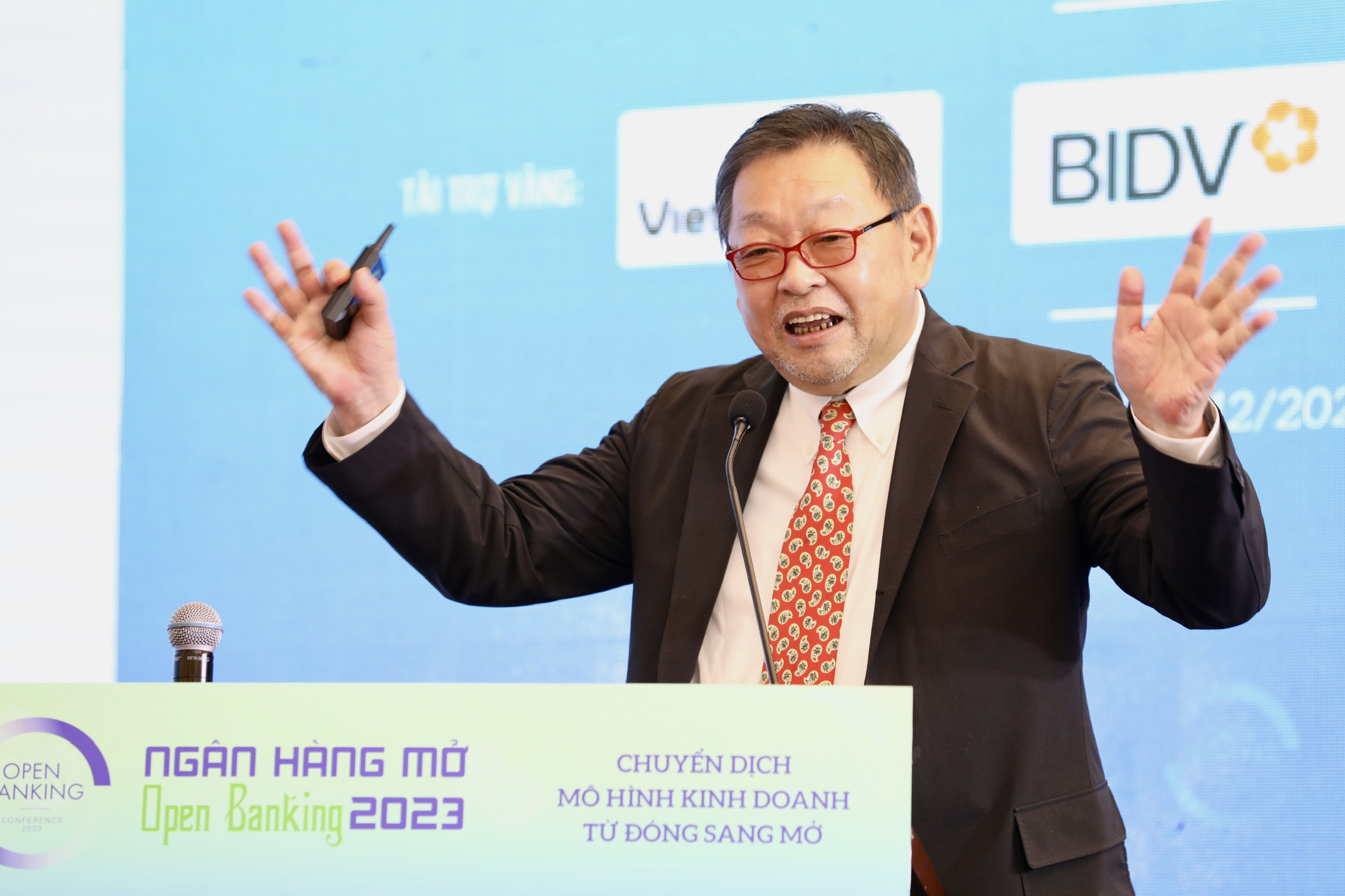 Ông Akira Yamagami, Chuyên gia Tư vấn Công ty NTT Data Nhật Bản cung cấp thông tin, kết nối API ở Nhật Bản đã tạo ra một môi trường hiếm hoi trên toàn thế giới, nơi mà gần như toàn bộ ngân hàng được kết nối thông qua lead-only APIs vào tháng 9/2020. Tuy nhiên, chỉ một vài ngân hàng cung cấp read/write APIs. Ngân hàng không cung cấp dịch vụ mới đơn giản vì họ muốn tuân thủ quy định pháp luật mới.