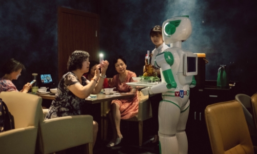 Robot do Trung Quốc sản xuất đang phục vụ toàn thế giới