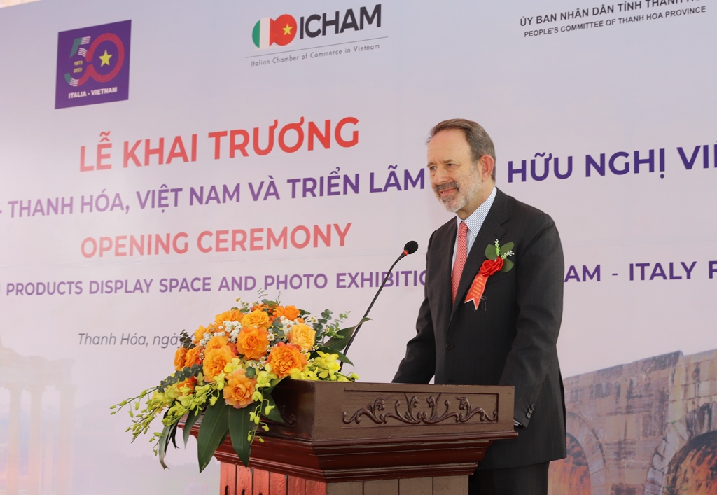 Ngài Marco Della Seta - Đại sứ đặc mệnh toàn quyền Italia tại Việt Nam phát biểu tại buổi lễ.
