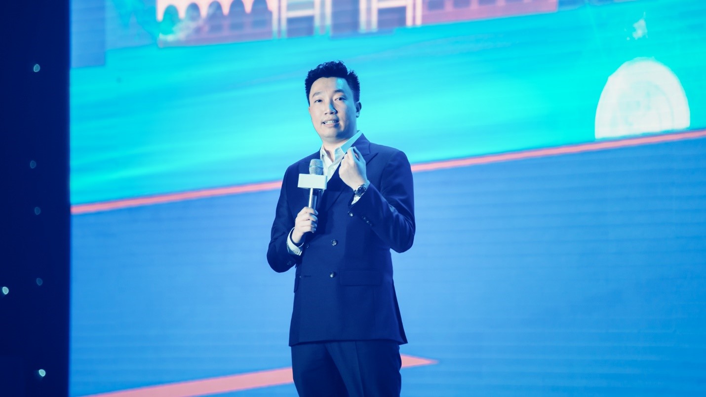 &Ocirc;ng Phạm Sơn T&ugrave;ng - Ph&oacute; Tổng gi&aacute;m đốc Care For Việt Nam