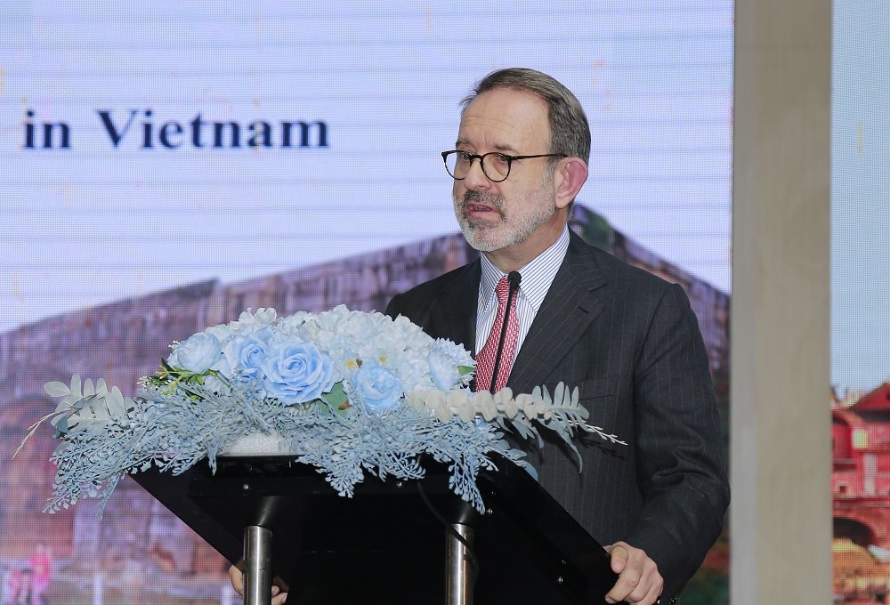 Ph&aacute;t biểu tại hội thảo, &ocirc;ng Marco Della Seta, Đại sứ đặc mệnh to&agrave;n quyền Italia tại Việt Nam b&agrave;y tỏ sự vui mừng khi tham gia chương tr&igrave;nh hội thảo về x&uacute;c tiến thương mại v&agrave; đầu tư giữa Italia v&agrave; tỉnh Thanh H&oacute;a. &Ocirc;ng Marco Della Seta nhấn mạnh: 