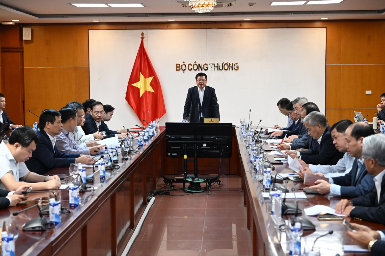 Bộ trưởng Bộ Công Thương Nguyễn Hồng Diên chủ trì “Hội nghị thúc đẩy hợp tác mua bán than giữa Việt Nam và Lào”