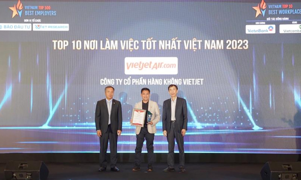 Vietjet được trao giải Nơi làm việc tốt nhất Việt Nam 2023, ghi nhận môi trường làm việc năng động, cởi mở và chuyên nghiệp (ảnh: M.Đ) .