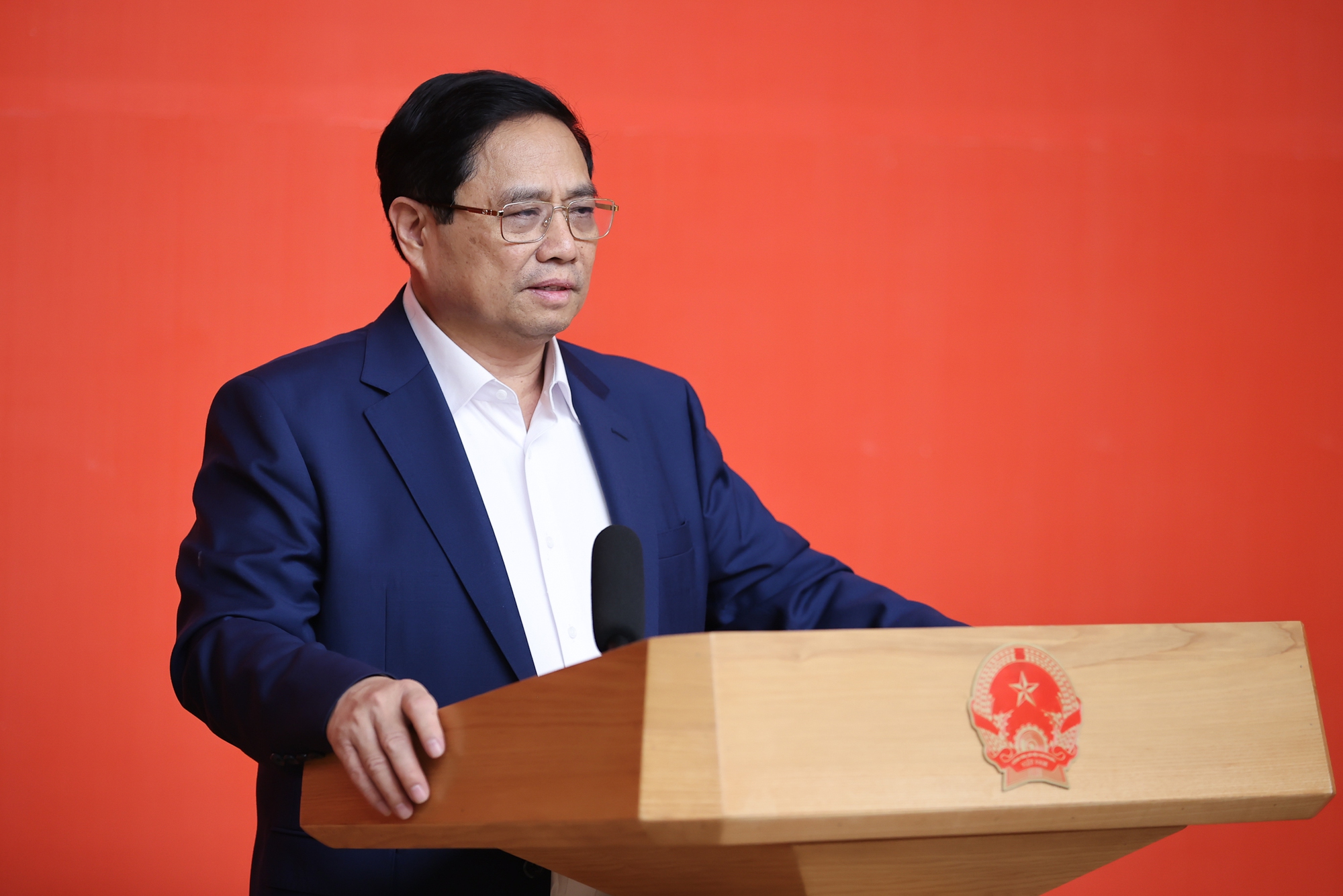 Thủ tướng phát biểu tại phiên họp thứ nhất của Tiểu ban Kinh tế-Xã hội Đại hội đại biểu toàn quốc lần thứ XIV của Đảng - Ảnh: VGP/Nhật Bắc