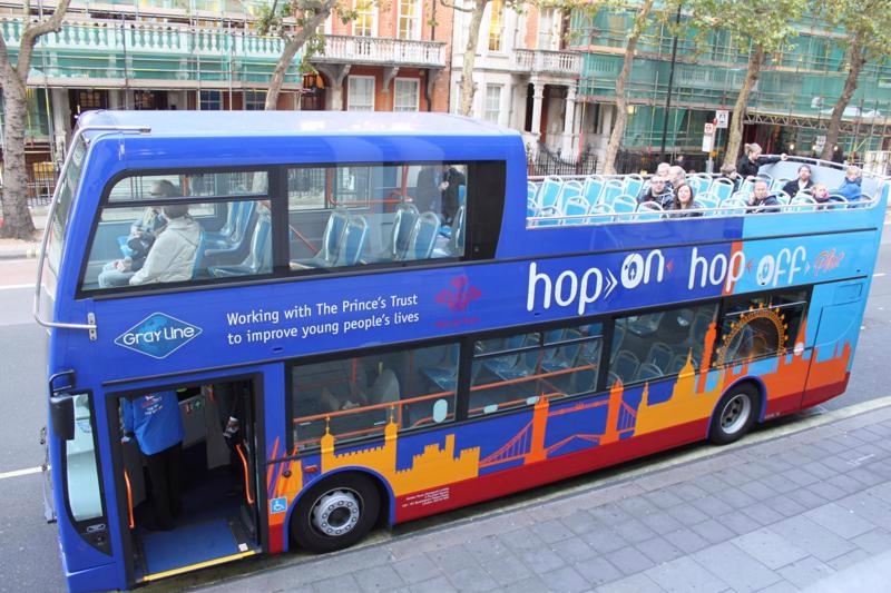 Hai Duong & Hai Phong to pilot double-decker tourist buses