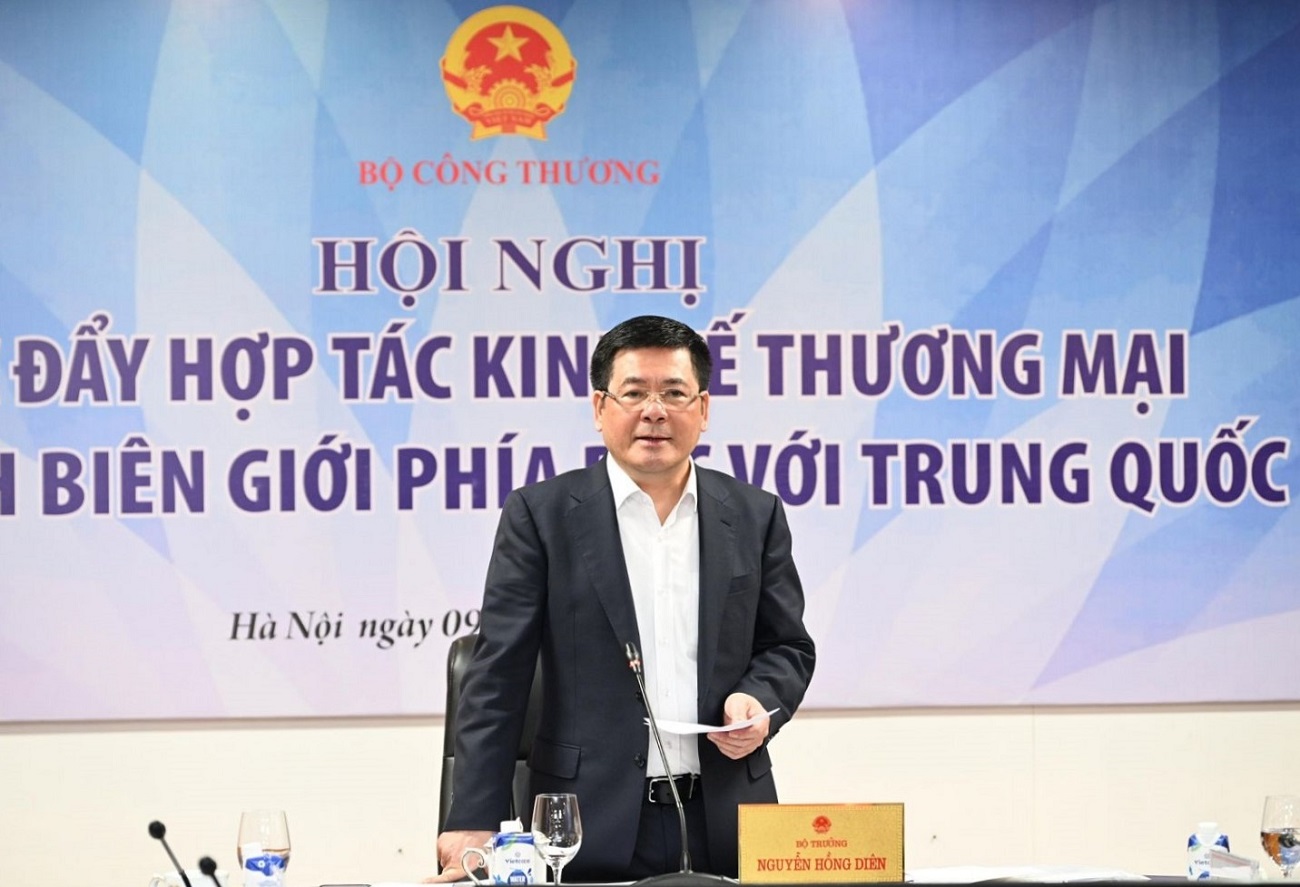 Bộ trưởng Nguyễn Hồng Diên: 