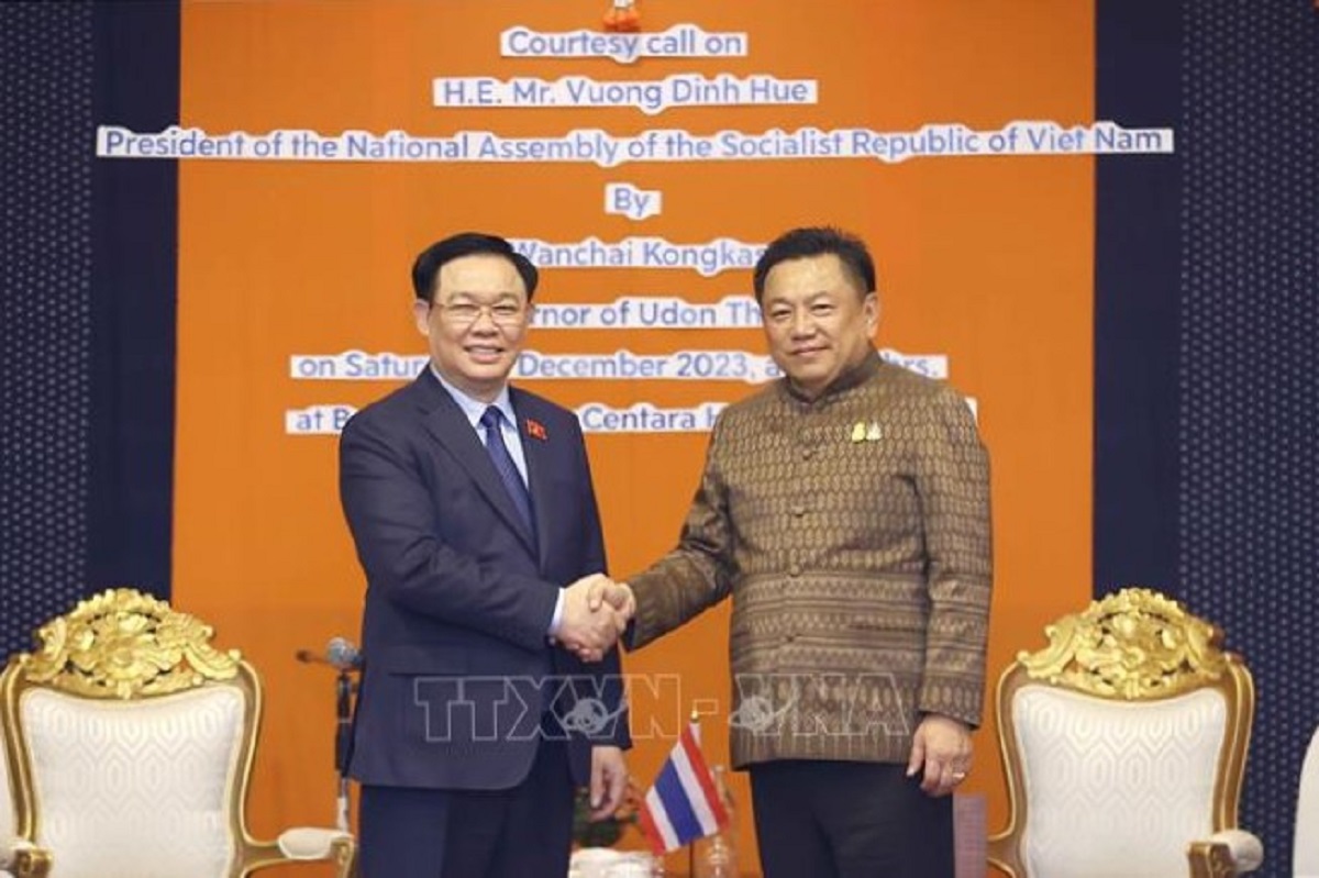 Chủ tịch Quốc hội Vương Đình Huệ tiếp Tỉnh trưởng tỉnh Udon Thani Wanchai Kongkasem. Ảnh: TTXVN.