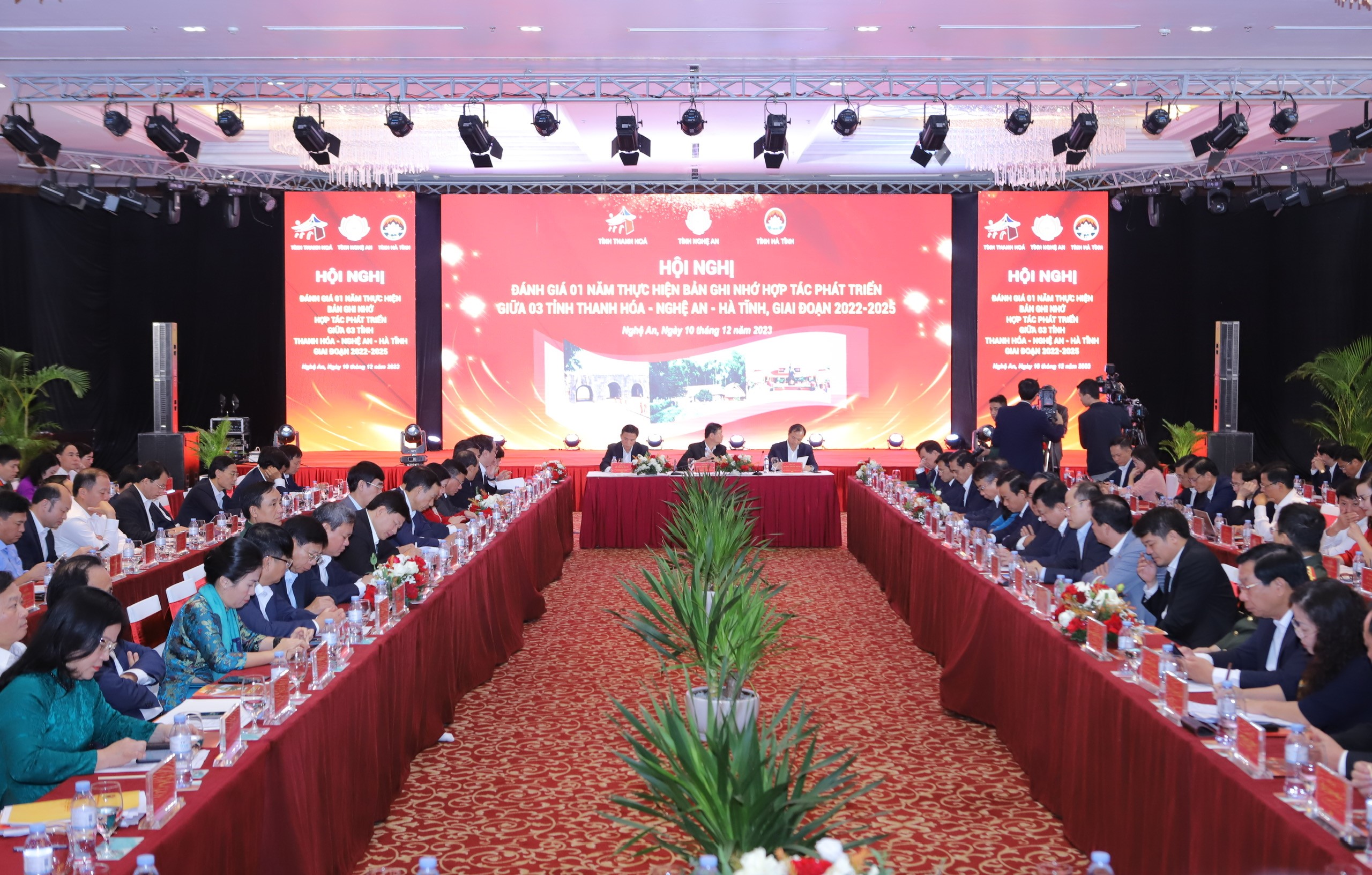 Toàn cảnh hội nghị