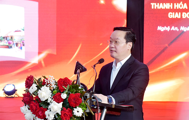Chủ tịch UBND tỉnh Nghệ An Nguyễn Đức Trung phát biểu tại hội nghị