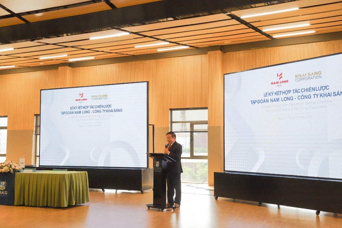 Tiến sĩ Huỳnh C&ocirc;ng Minh ph&aacute;t biểu tại sự kiện k&yacute; kết.