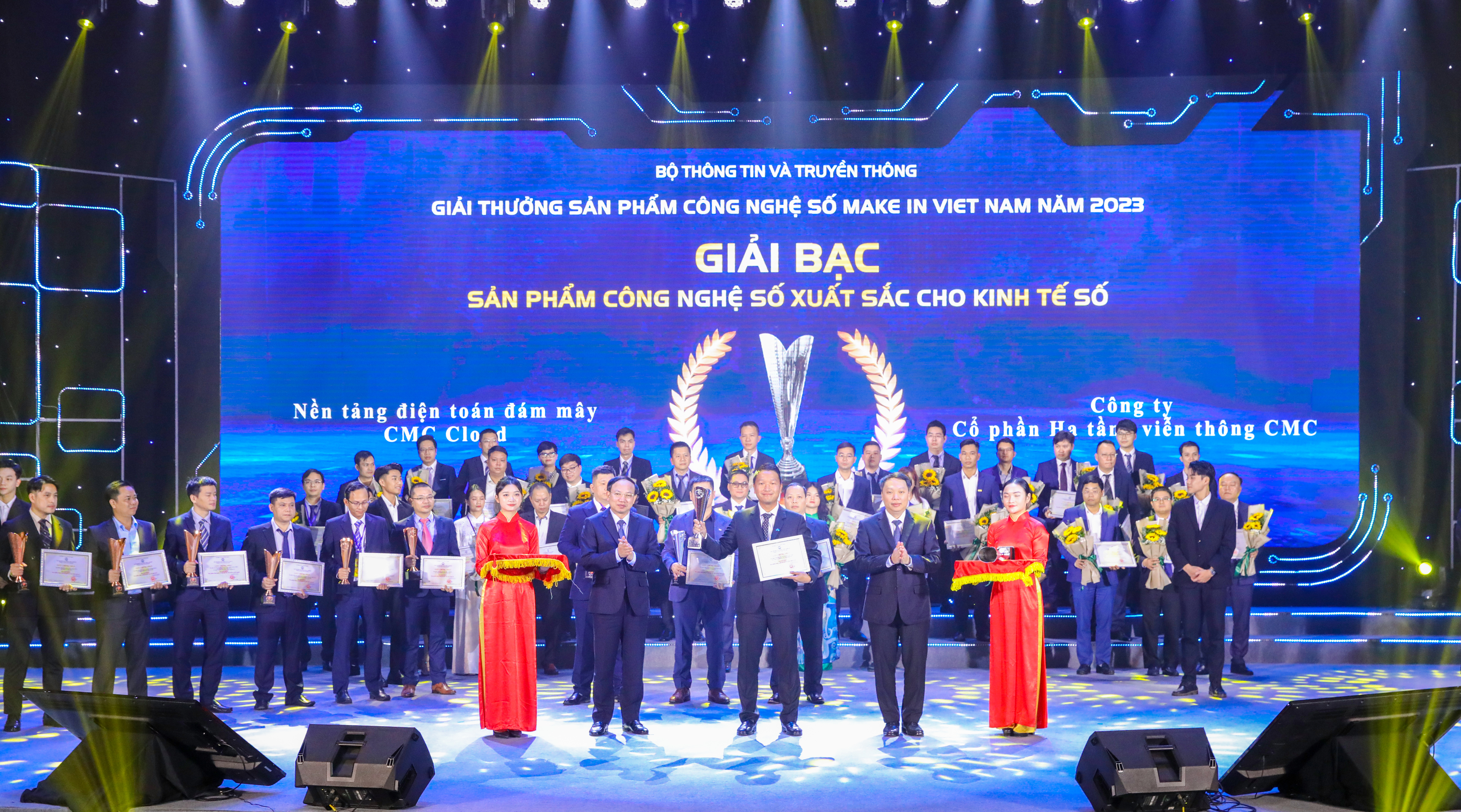CMC Cloud giành giải Bạc sản phẩm Make in Viet Nam xuất sắc 2023 cho Kinh tế số