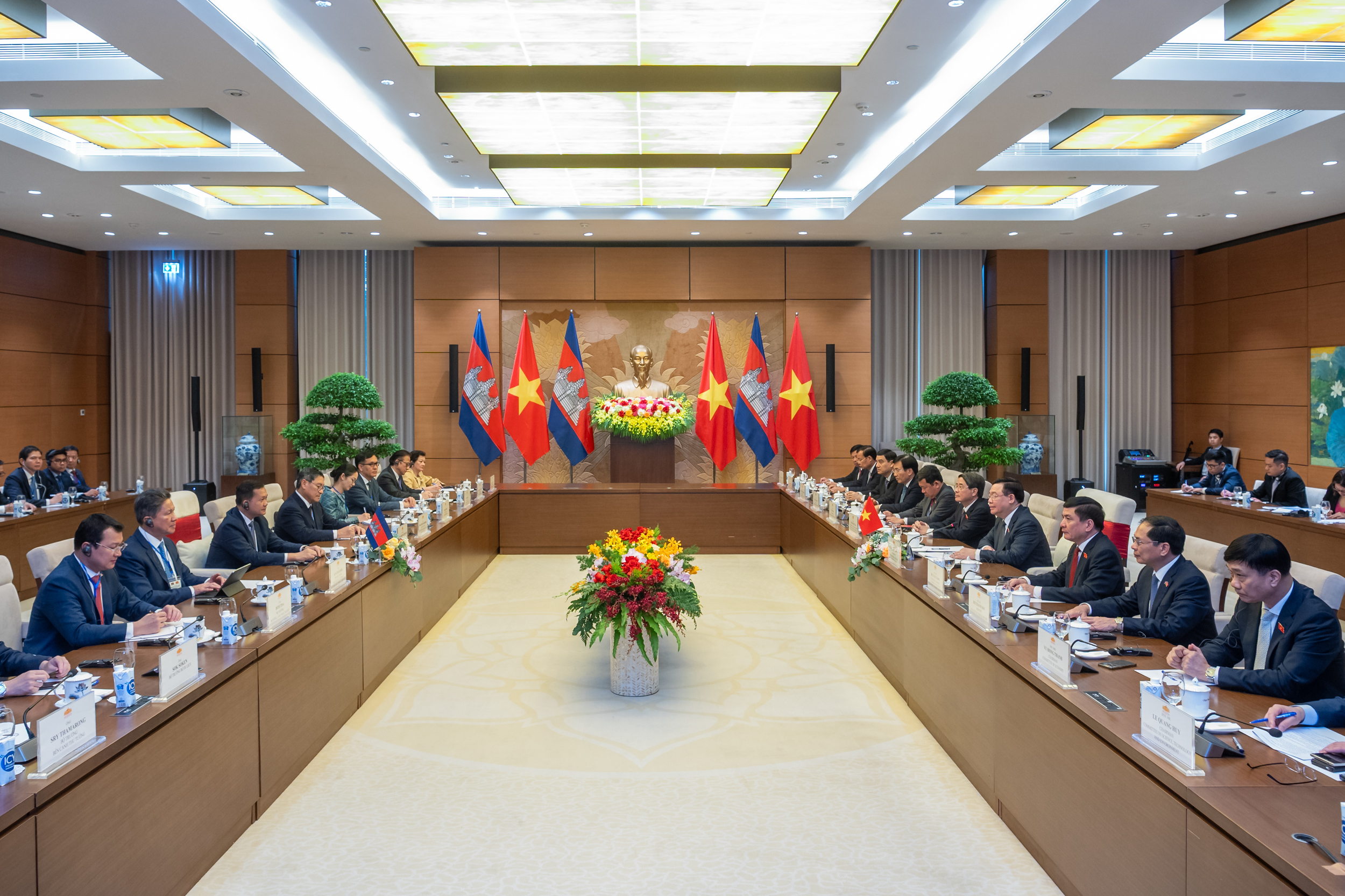 Hai nhà lãnh đạo cùng bày tỏ vui mừng khi quan hệ giữa hai nước ngày càng phát triển tốt đẹp trên tất cả các kênh, các lĩnh vực. Ảnh: Quốc hội.